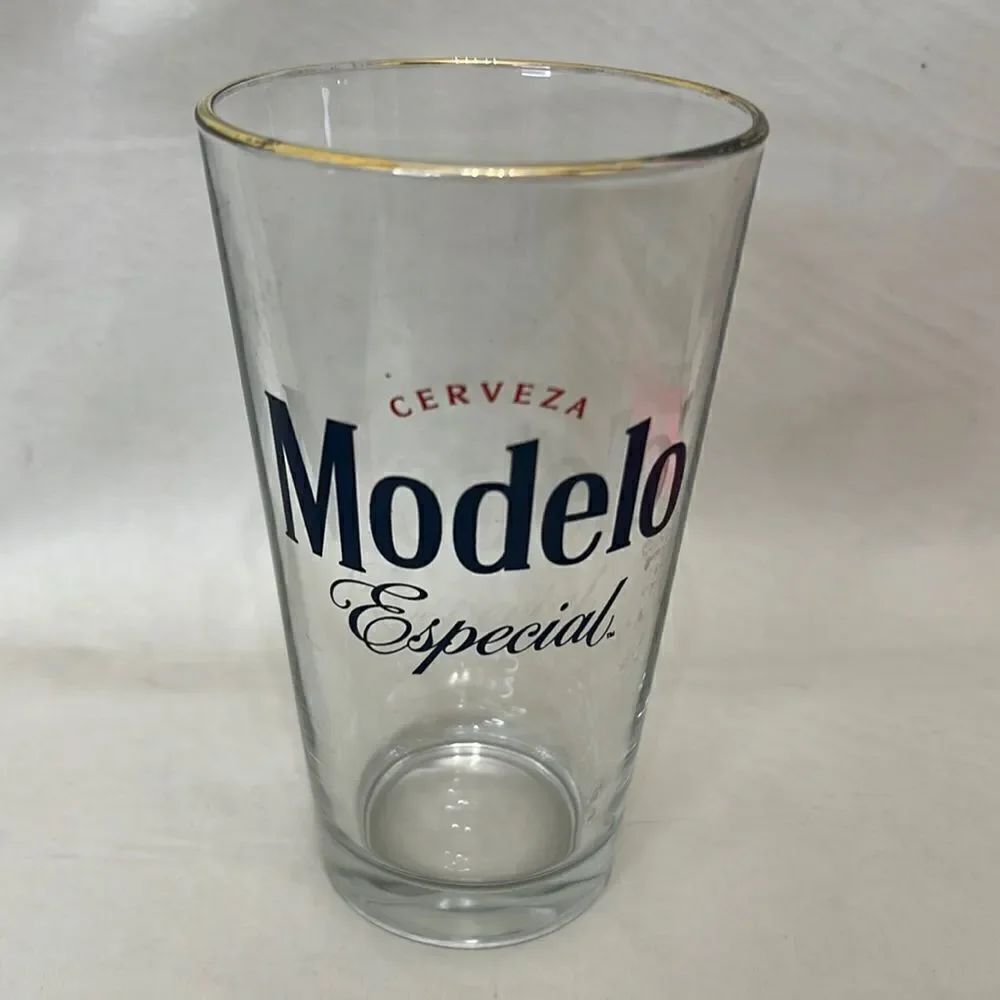 Modeling Beer Glass Especial Cerveza Gold Rim 16 Oz 5 3/4 In  Tall 3 1/2 Round